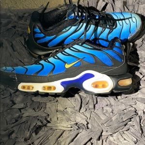 hyper blue Nike Air Max Plus OG